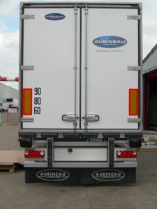 Double‑leaf rear door