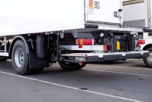 Retractable tailgate with a maximum lifting capacity of 2,000 kg